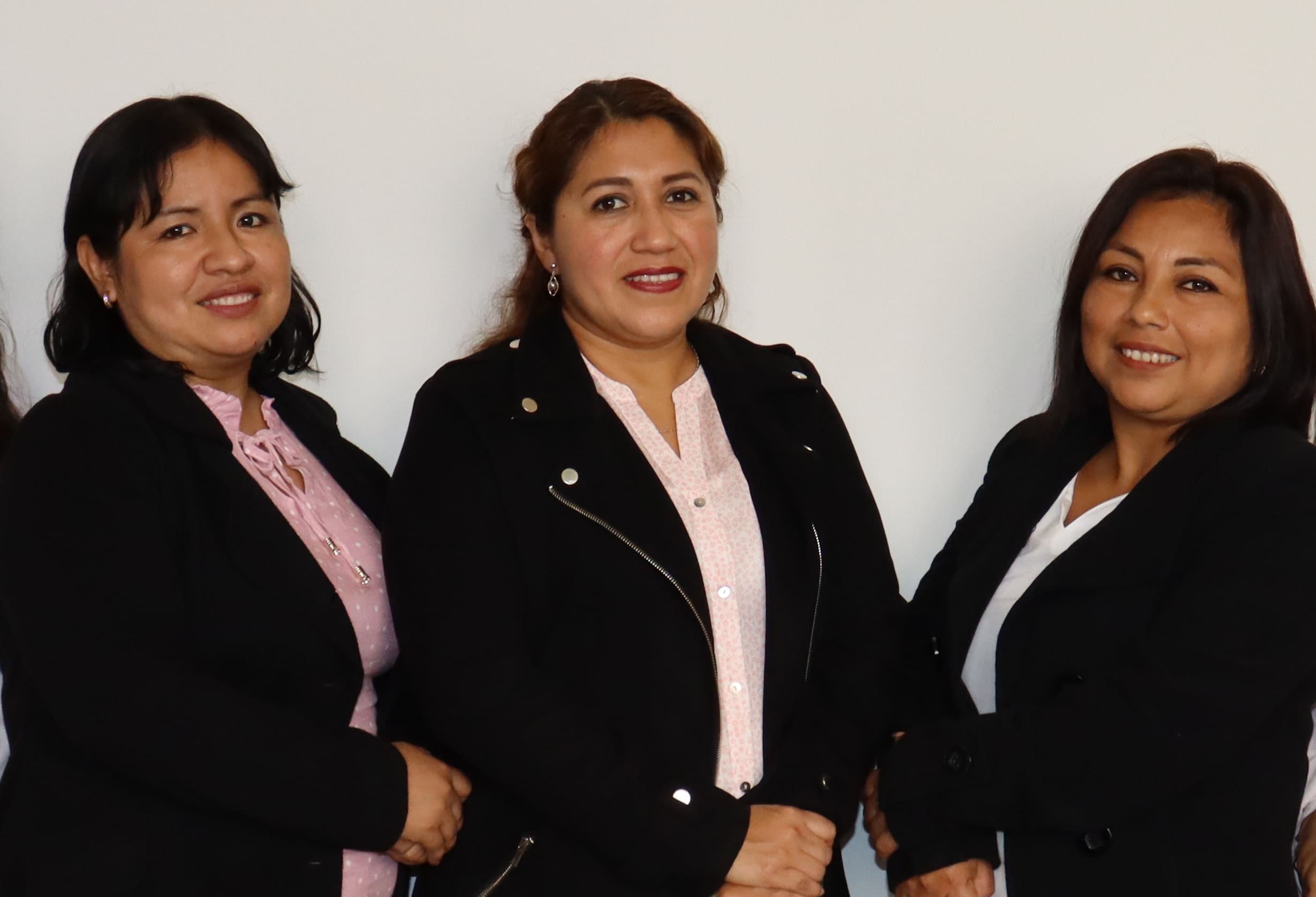Equipo de consultores empresariales en reunión
